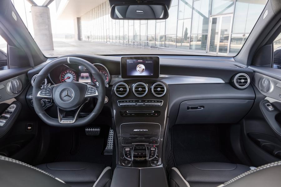 Торпедо Mercedes-AMG GLC63 S 4Matic+ (X253) 2017 года  (фото 16 из 80)